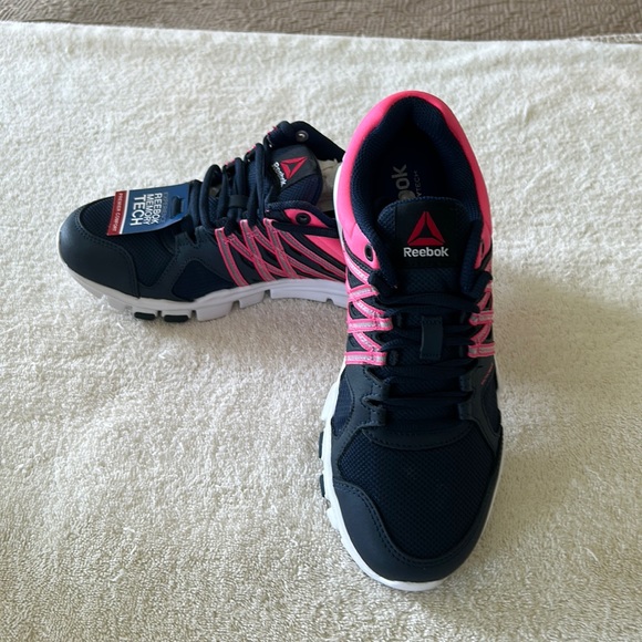 Rebook memory tech premium comfort!  Great color for dazzle! Never been worn! - Picture 1 of 4